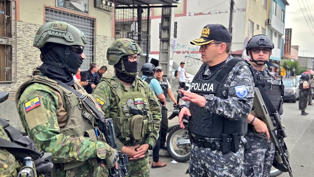 Policías y militares