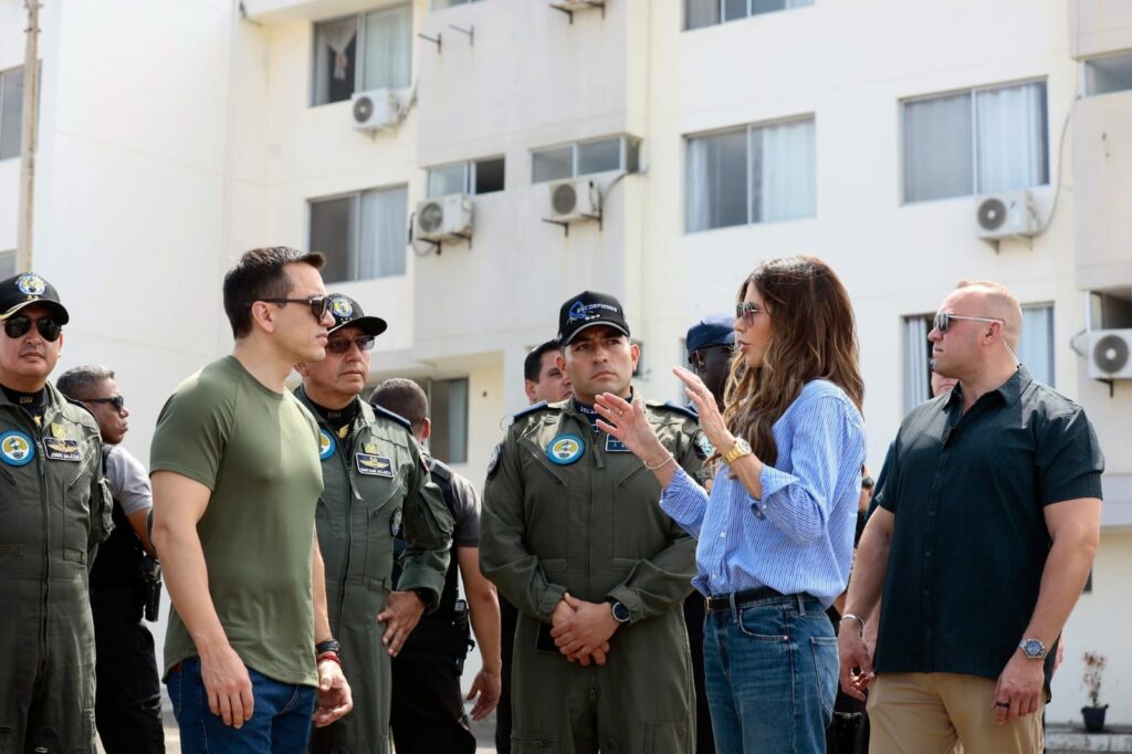 Daniel Noboa y Kristi Noem